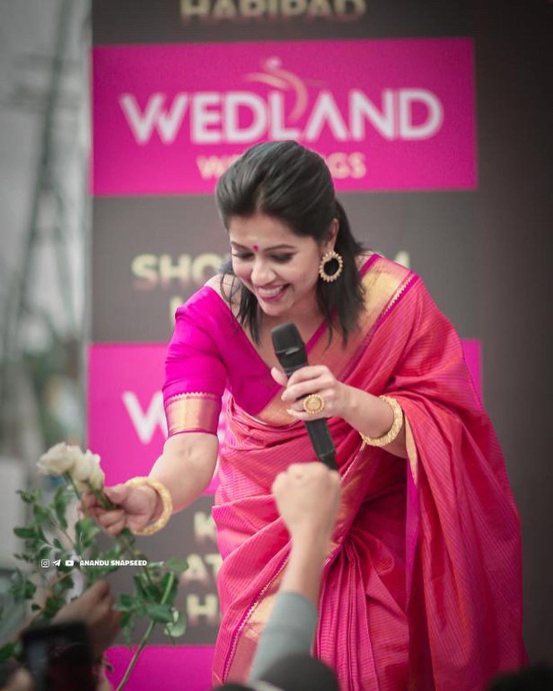 സാരിയില്‍ ആറാടുകയാണ് രഞ്ജിനി ഹരിദാസ്; വൈറലായി കാന്‍ഡിഡ് ഷോട്ടുകള്‍