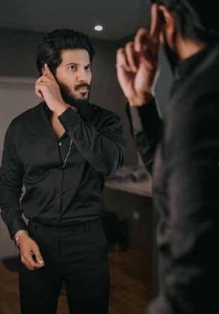 കറുപ്പില്‍ ഗ്ലാമറസായി ദുല്‍ഖര്‍... കുഞ്ഞിക്ക പൊളിച്ചെന്ന് ആരാധകര്‍...ചിത്രങ്ങള്‍ കാണം