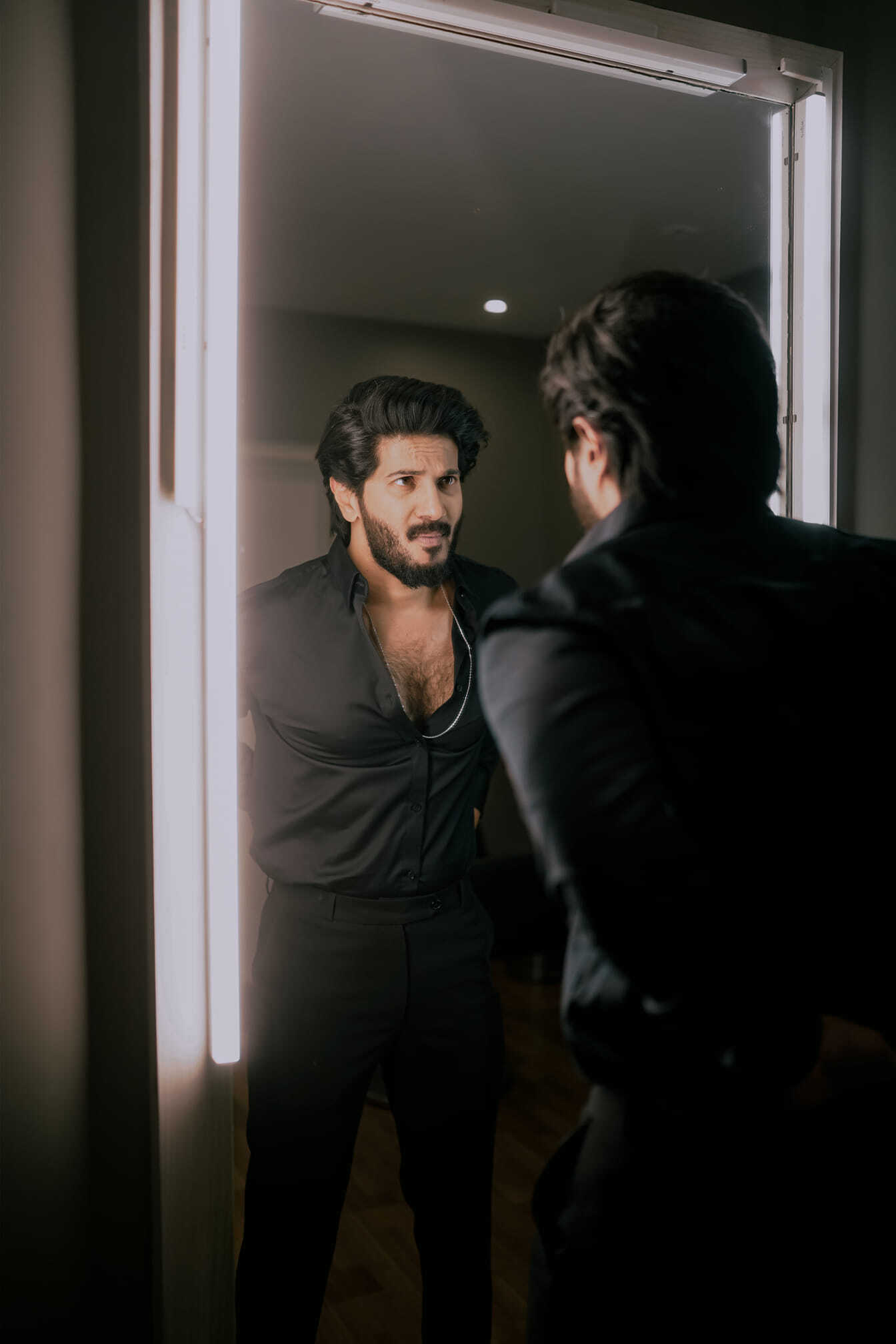 കറുപ്പില്‍ ഗ്ലാമറസായി ദുല്‍ഖര്‍... കുഞ്ഞിക്ക പൊളിച്ചെന്ന് ആരാധകര്‍...ചിത്രങ്ങള്‍ കാണം