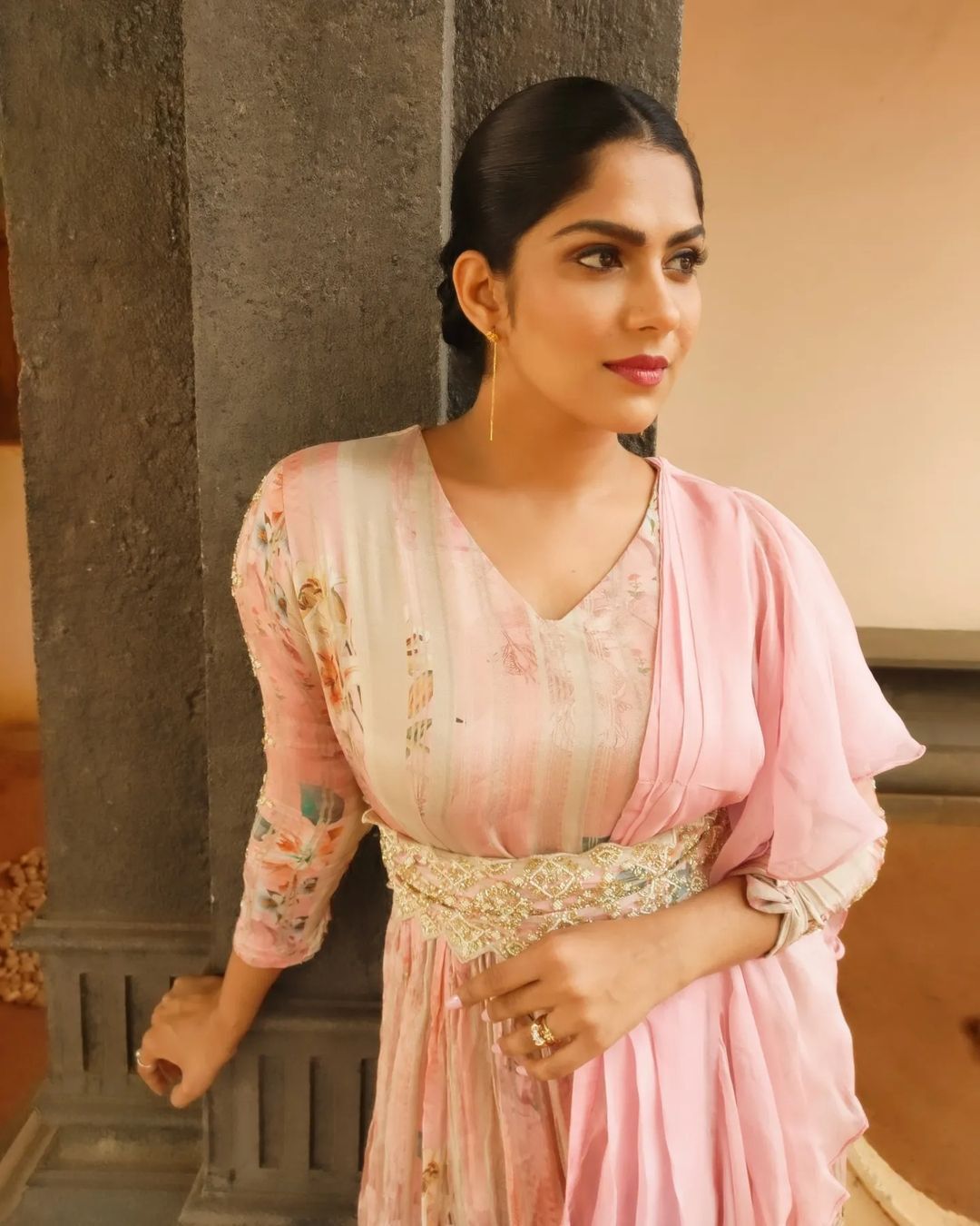  'കഴുത്തിലെ വജ്രത്തെക്കാൾ തിളങ്ങിയത് സാസ്വികയാണല്ലോ';വൈറലായി നടിയുടെ ചിത്രങ്ങൾ 