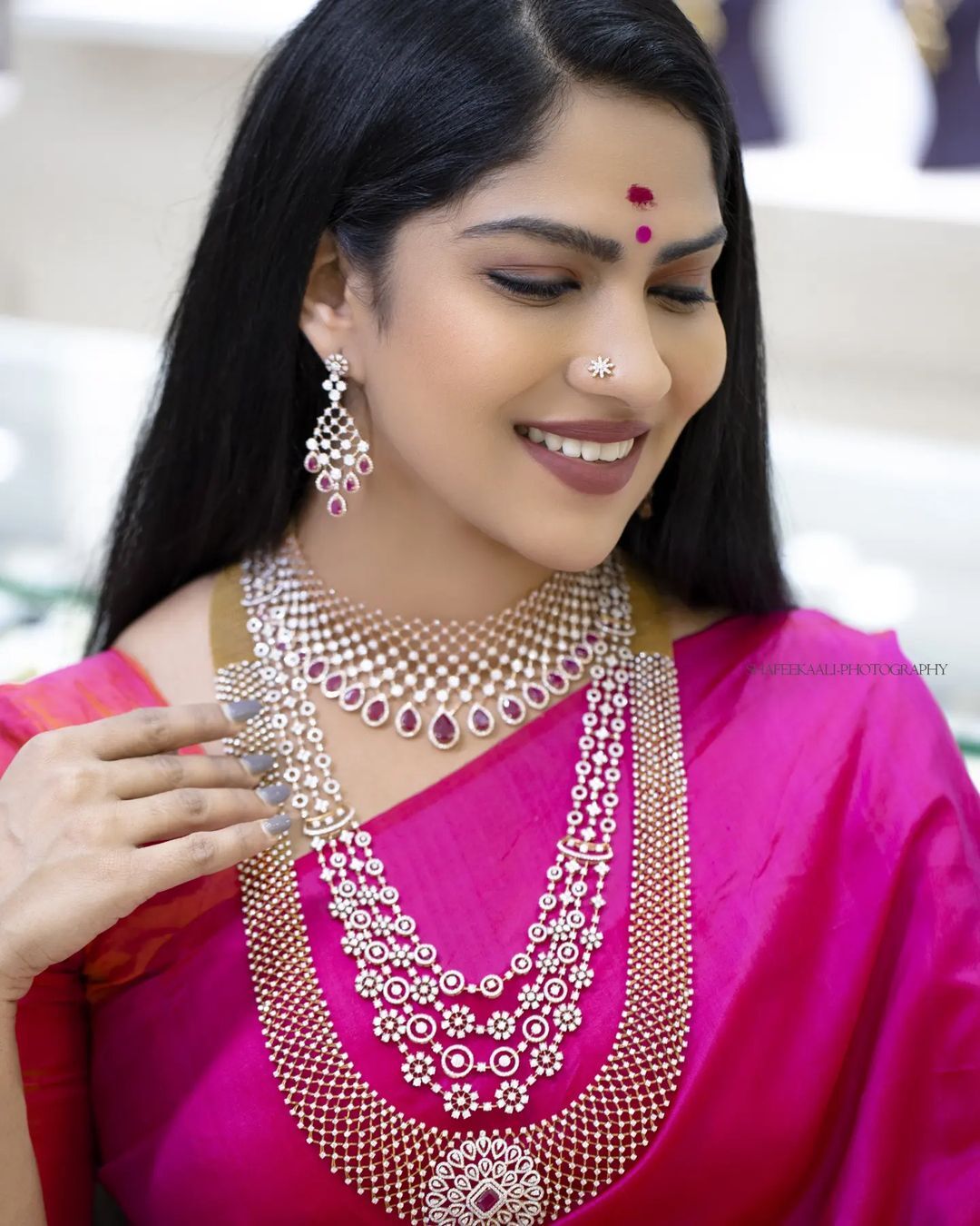  'കഴുത്തിലെ വജ്രത്തെക്കാൾ തിളങ്ങിയത് സാസ്വികയാണല്ലോ';വൈറലായി നടിയുടെ ചിത്രങ്ങൾ 