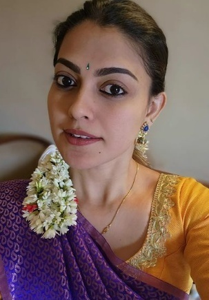 സാരിയില്‍ തിളങ്ങി അനുശ്രീ..ഒപ്പം നിറ പുഞ്ചിരിയും.. കാണം ചിത്രങ്ങള്‍