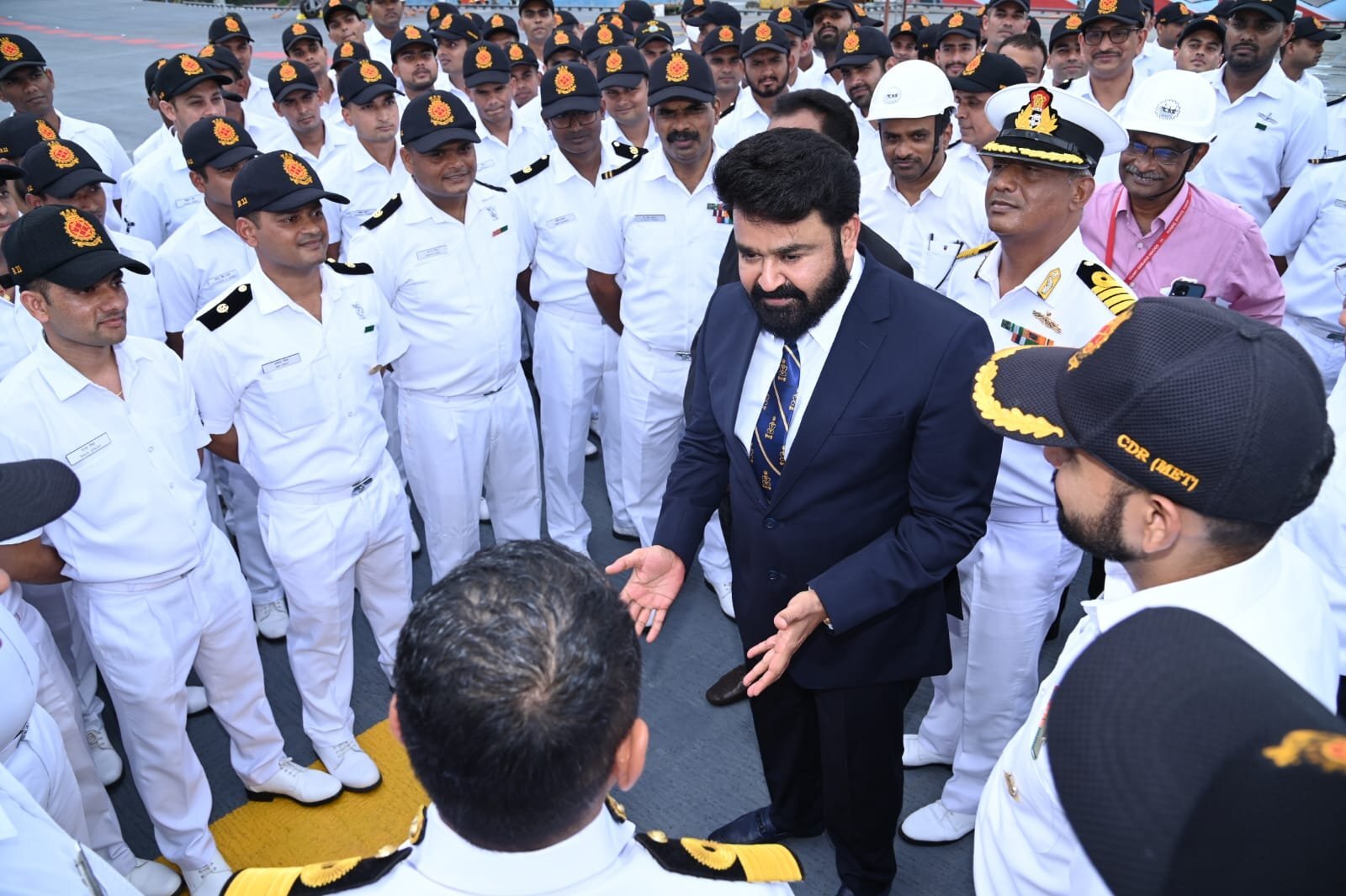 ഐ.എൻ.എസ്. വിക്രാന്ത് കാണാൻ മോഹൻലാൽ കൊച്ചിയിൽ, അഭിമാന നിമിഷമെന്ന് താരം...കാണാം ചിത്രങ്ങള്‍