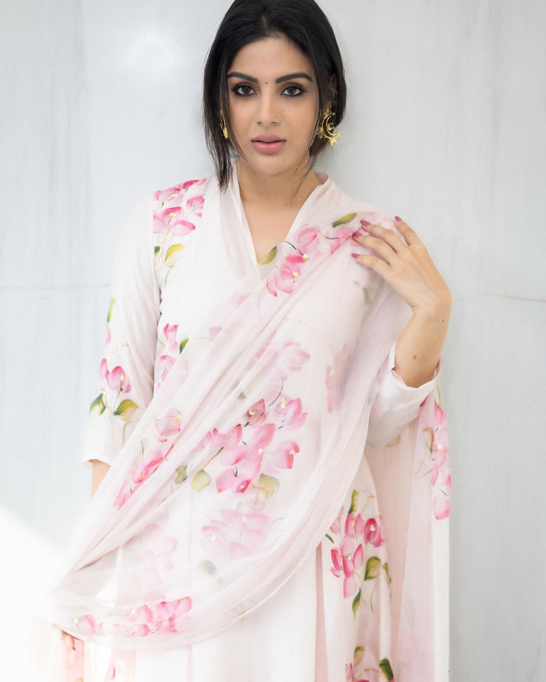   'മുടി മുന്നിലേക്കിട്ട് സ്റ്റൈലിഷ് ലുക്കിലെ കിടിലൻ സെൽഫി';സംയുക്ത മേനോന്റെ ചിത്രങ്ങൾ വൈറൽ