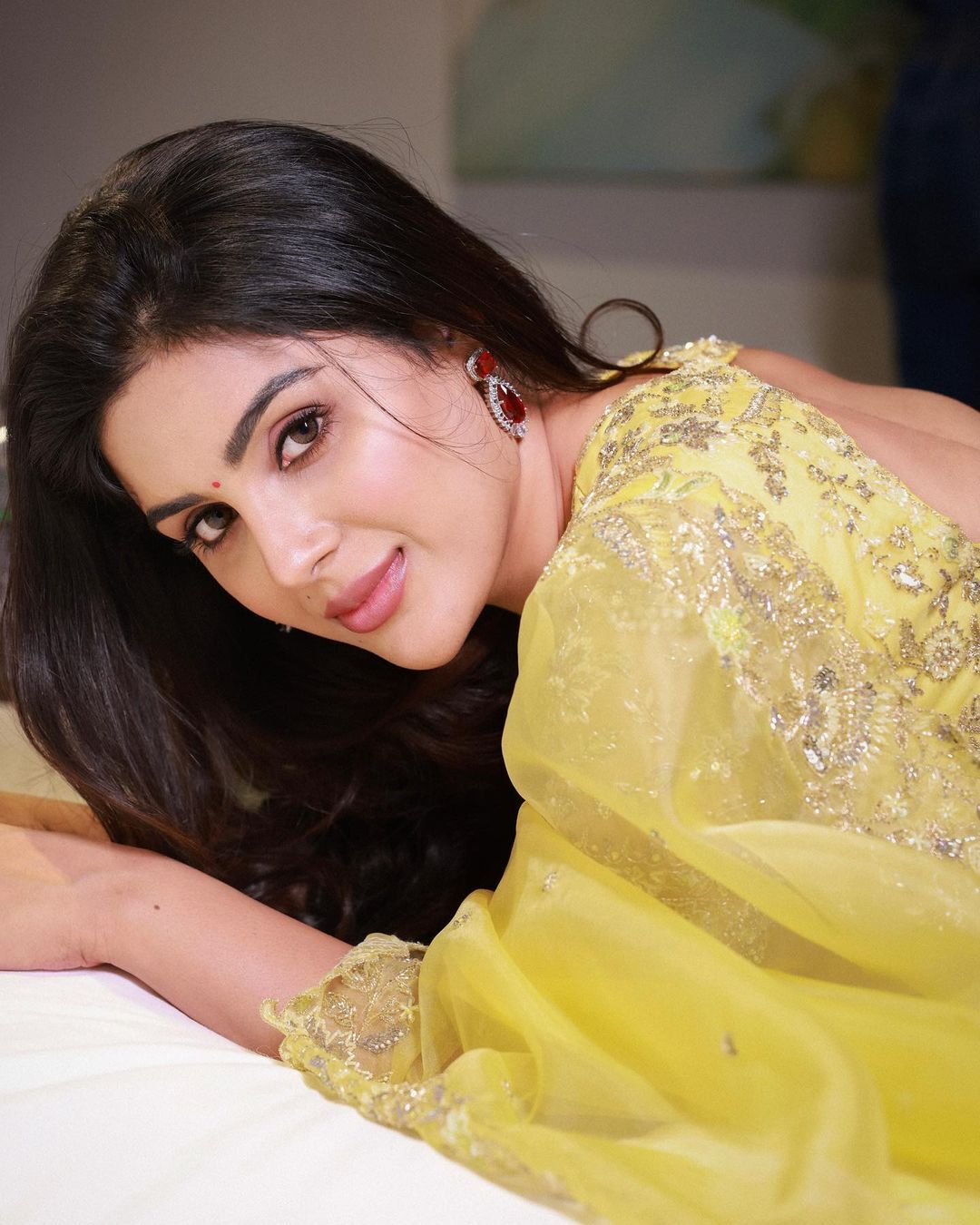   'മുടി മുന്നിലേക്കിട്ട് സ്റ്റൈലിഷ് ലുക്കിലെ കിടിലൻ സെൽഫി';സംയുക്ത മേനോന്റെ ചിത്രങ്ങൾ വൈറൽ