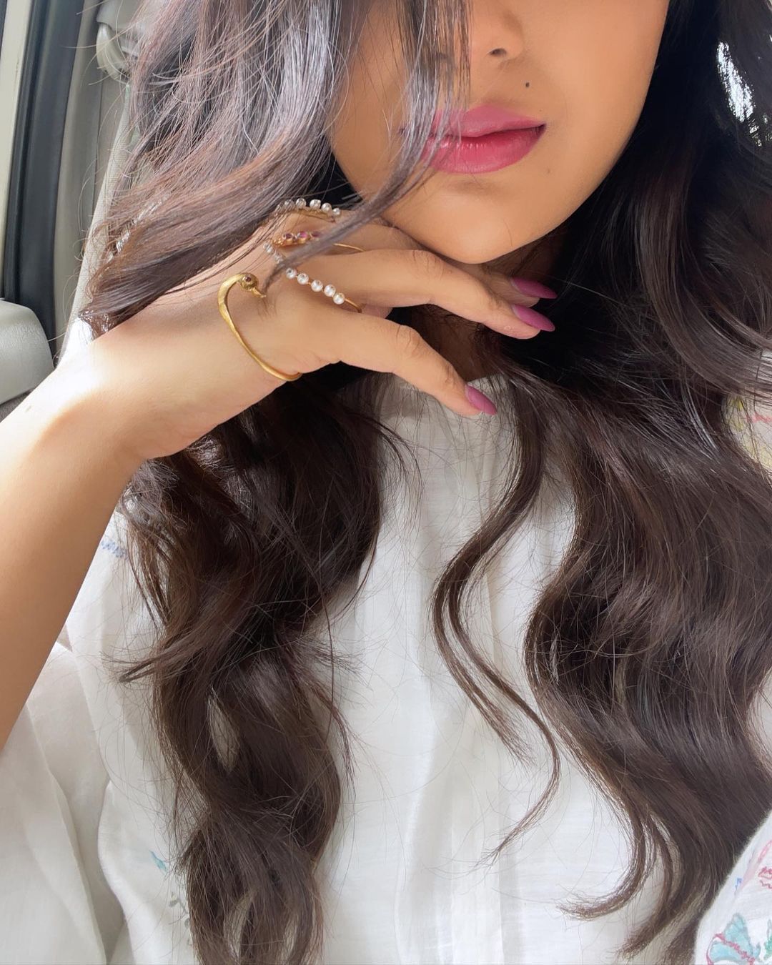   'മുടി മുന്നിലേക്കിട്ട് സ്റ്റൈലിഷ് ലുക്കിലെ കിടിലൻ സെൽഫി';സംയുക്ത മേനോന്റെ ചിത്രങ്ങൾ വൈറൽ