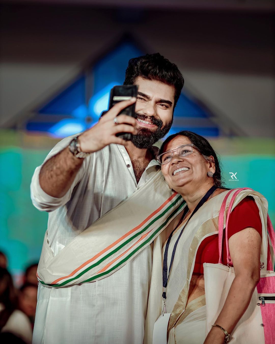  'കള്ളകൃഷ്ണനും എട്ട് സുന്ദരികളും', റാംപ് വാക്ക് ഞെട്ടിച്ചല്ലോ';ഡോ റോബിൻ രാധാകൃഷ്ണന്റെ ആറാട്ട്, വൈറൽ ചിത്രങ്ങൾ 