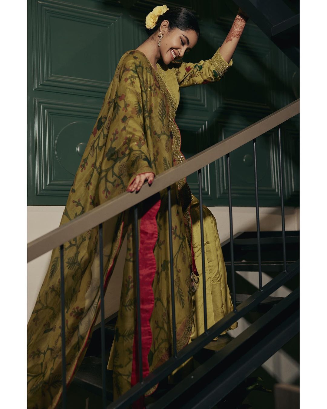 ഈ ലുക്കില്‍ അമ്മയെ പോലുണ്ട് ഞാന്‍: വൈറലായി അനുപമ പരമേശ്വരന്റെ പുതിയ സാരി ചിത്രങ്ങള്‍