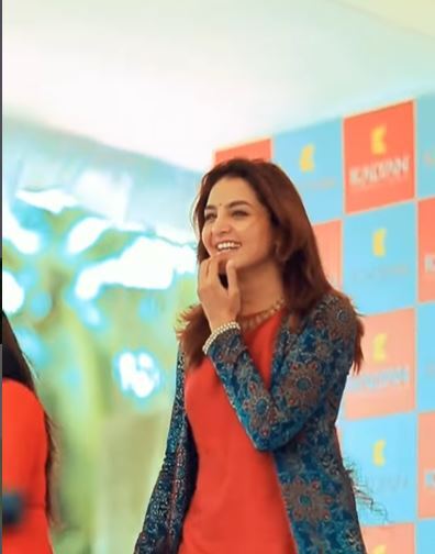 ദേവദൂതർ പാടി.. മഞ്ജു വാര്യർ ആടി; ആരാധകർക്കൊപ്പം പൊളിച്ചടുക്കി ലേഡീ സൂപ്പർ സ്റ്റാറും, ചിത്രം വൈറല്‍