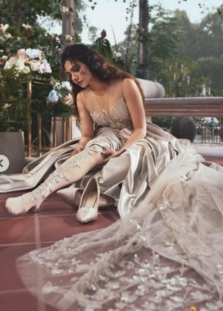 കടല്‍ തീരത്ത് ഗ്ലാമറസ് ഫോട്ടോഷൂട്ടുമായി മഡോണ സെബാസ്റ്റ്യൻ... കാണാം ചിത്രങ്ങള്‍