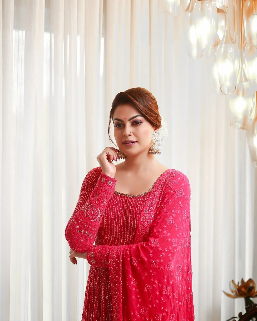  'ഇത് അനുശ്രീക്ക് മാത്രം സാധിക്കുന്നത്', സന്തോഷം എന്തെന്നാൽ...വൈറലായി അനുശ്രീയുടെ ചിത്രങ്ങൾ 