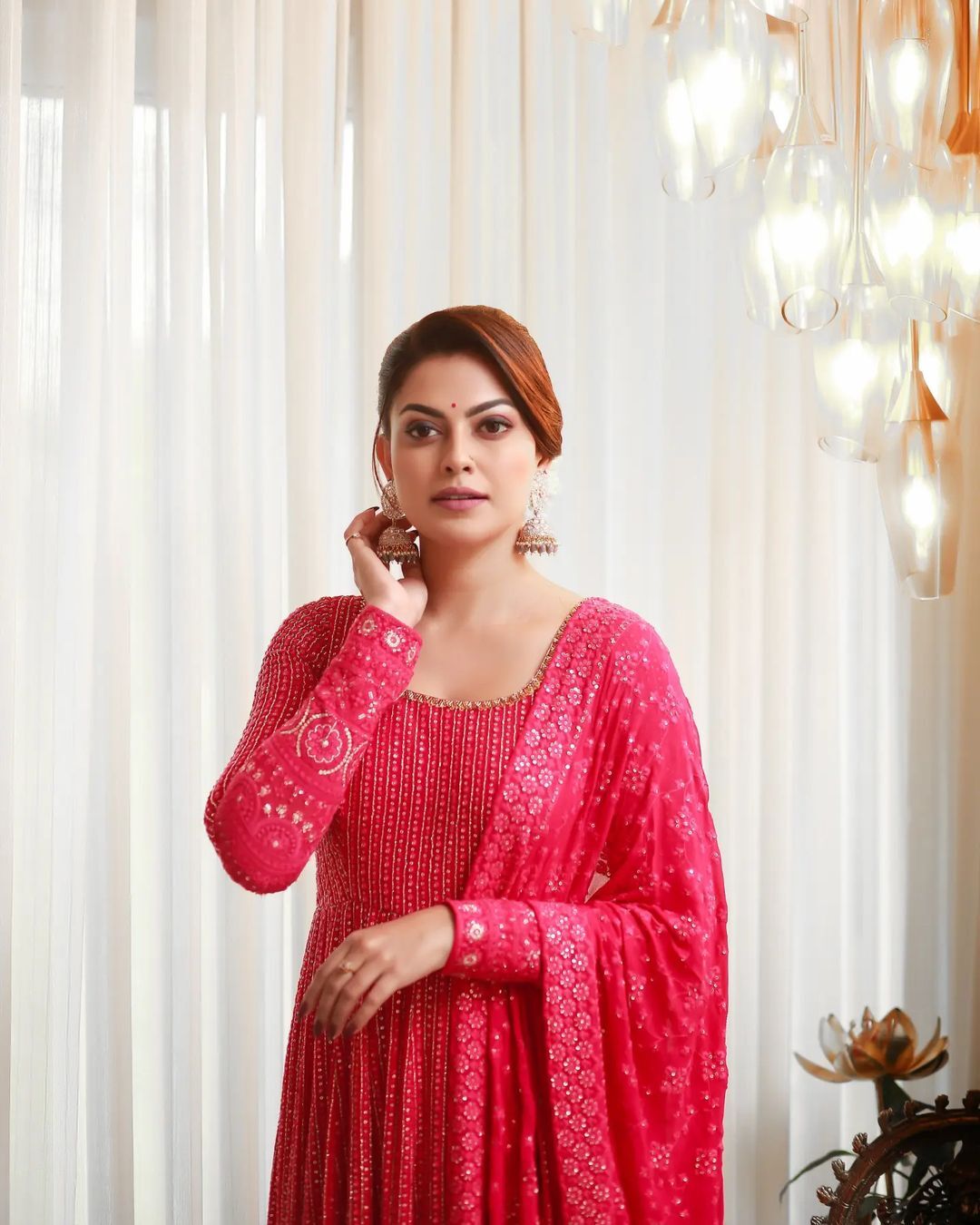  'ഇത് അനുശ്രീക്ക് മാത്രം സാധിക്കുന്നത്', സന്തോഷം എന്തെന്നാൽ...വൈറലായി അനുശ്രീയുടെ ചിത്രങ്ങൾ 