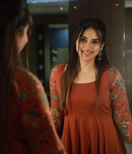 സൂപ്പര്‍ ക്യൂട്ട് ലുക്കില്‍ താര പുത്രി...മാളവിക ജയറാമിന്റെ പുത്തൻ ചിത്രങ്ങളും ഹിറ്റ്..