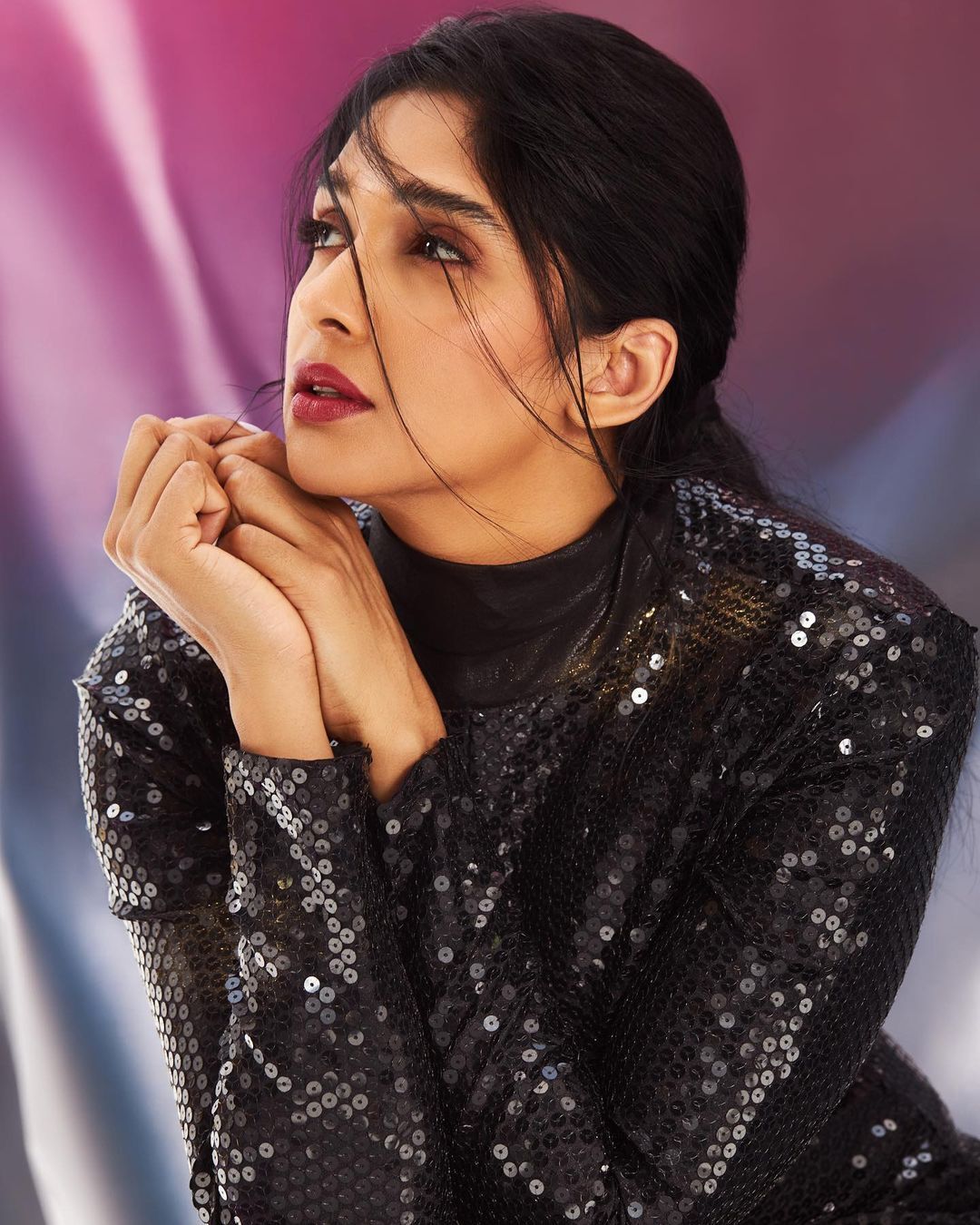  'അല്ല നൈല, ഇതെന്തൊരു തകർപ്പാണ്'; നൈല ഉഷയുടെ പുതിയ ലുക്കിൽ വീണ് ആരാധകർ..വൈറൽ ചിത്രങ്ങൾ