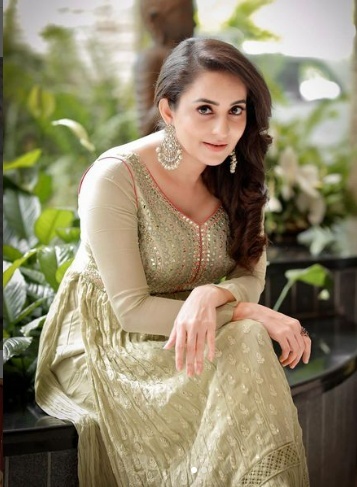  ഗ്ലാമറസ് ലുക്കില്‍ ഭാമ.. പൊളിയെന്ന് ആരാധകര്‍.. വൈറലായി പുത്തൻ ചിത്രങ്ങള്‍