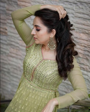  ഗ്ലാമറസ് ലുക്കില്‍ ഭാമ.. പൊളിയെന്ന് ആരാധകര്‍.. വൈറലായി പുത്തൻ ചിത്രങ്ങള്‍