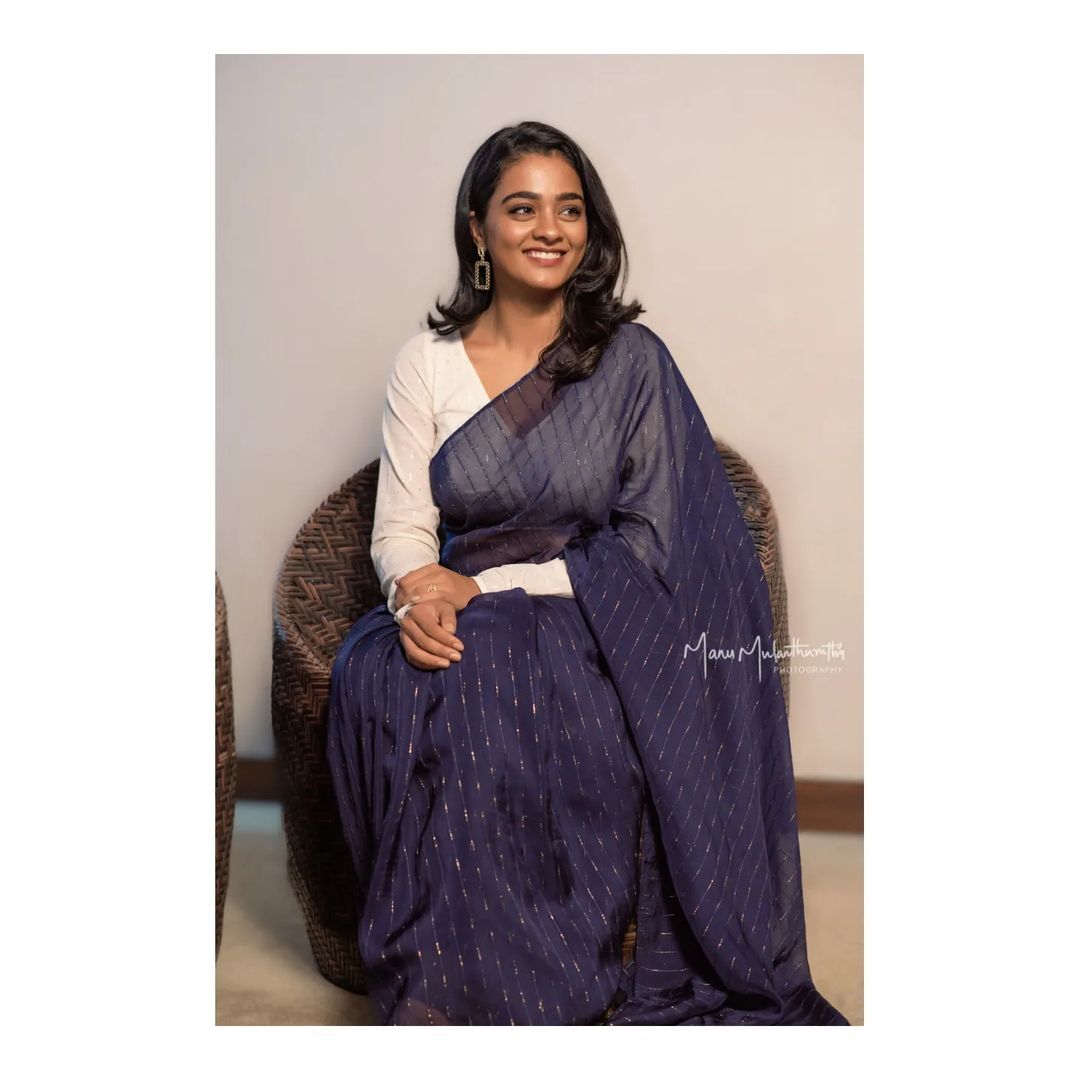 'ന്നാ താന്‍ ഈ ചിത്രമൊന്ന് കണ്ട് നോക്ക്': കിടുക്കാച്ചി ചിത്രങ്ങളുമായി കുഞ്ചാക്കോ ബോബന്‍റെ നായിക