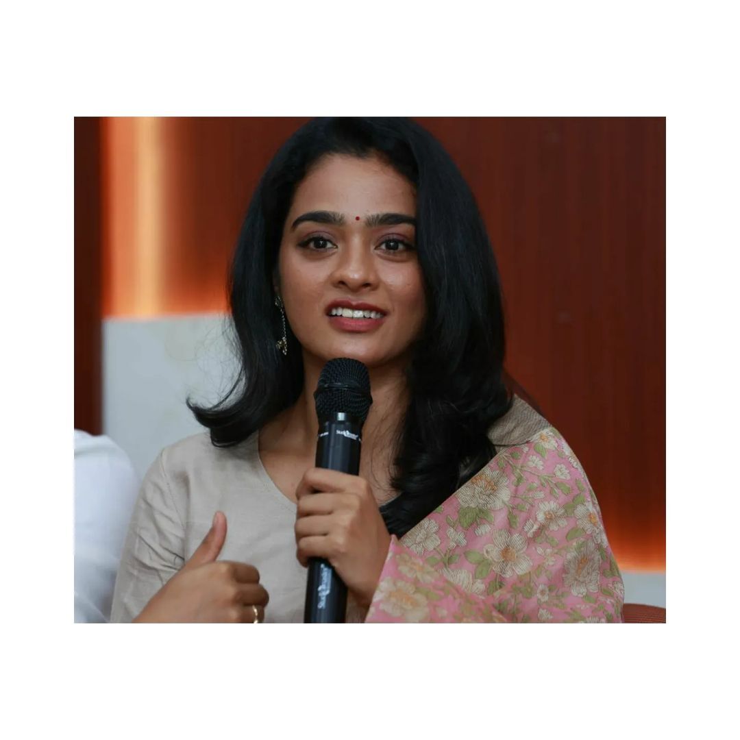 'ന്നാ താന്‍ ഈ ചിത്രമൊന്ന് കണ്ട് നോക്ക്': കിടുക്കാച്ചി ചിത്രങ്ങളുമായി കുഞ്ചാക്കോ ബോബന്‍റെ നായിക