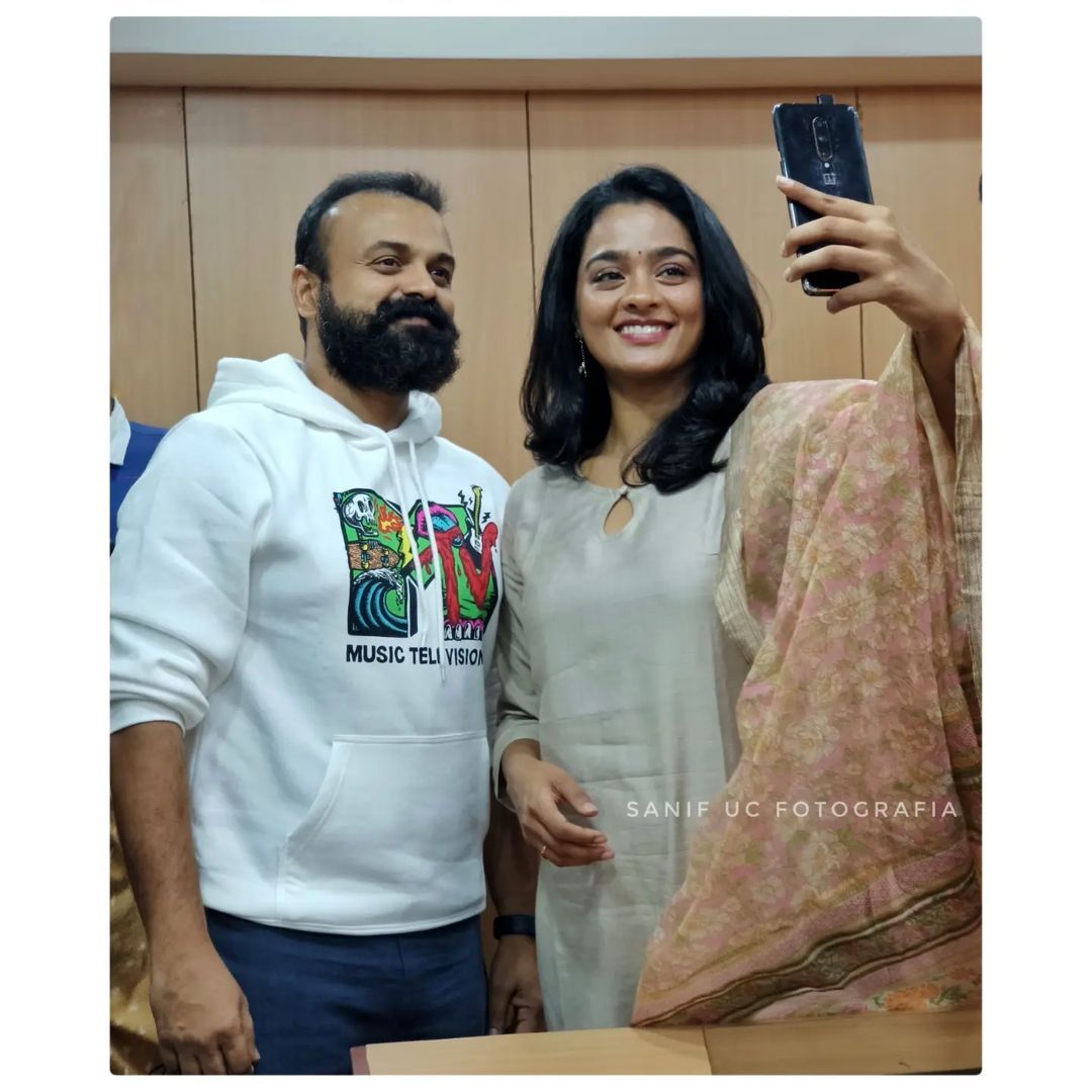 'ന്നാ താന്‍ ഈ ചിത്രമൊന്ന് കണ്ട് നോക്ക്': കിടുക്കാച്ചി ചിത്രങ്ങളുമായി കുഞ്ചാക്കോ ബോബന്‍റെ നായിക