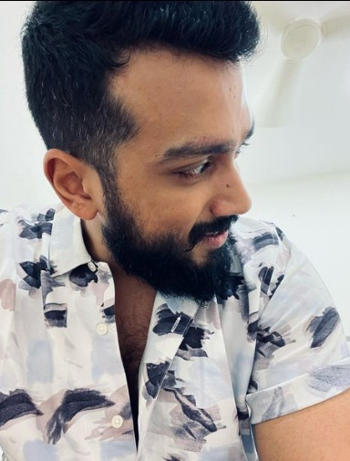 പുത്തൻ ഫോട്ടോകളുമായി കാളിദാസ് ജയറാം... പൊളിലുക്കെന്ന് ആരാധകര്‍ ... കാണാം ചിത്രങ്ങള്‍