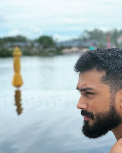 പുത്തൻ ഫോട്ടോകളുമായി കാളിദാസ് ജയറാം... പൊളിലുക്കെന്ന് ആരാധകര്‍ ... കാണാം ചിത്രങ്ങള്‍