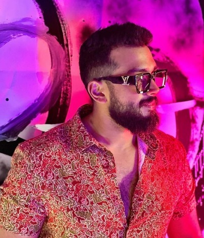 പുത്തൻ ഫോട്ടോകളുമായി കാളിദാസ് ജയറാം... പൊളിലുക്കെന്ന് ആരാധകര്‍ ... കാണാം ചിത്രങ്ങള്‍