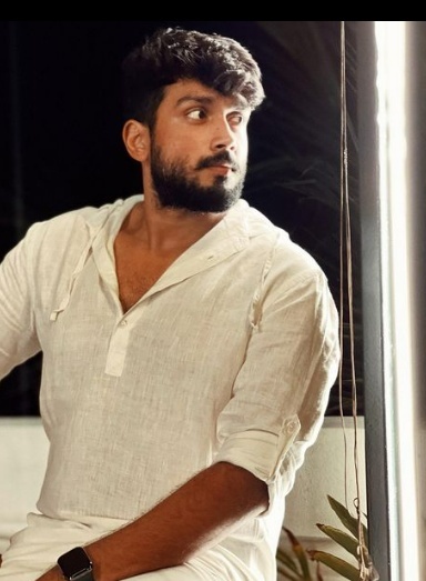 പുത്തൻ ഫോട്ടോകളുമായി കാളിദാസ് ജയറാം... പൊളിലുക്കെന്ന് ആരാധകര്‍ ... കാണാം ചിത്രങ്ങള്‍