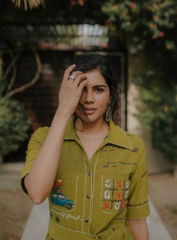 ക്യൂട്ട് ഒപ്പം സ്റ്റൈലിഷും.. കല്യാണി പൊളിച്ചെന്ന് സോഷ്യല്‍ മീഡിയ.. കാണാം ചിത്രങ്ങള്‍