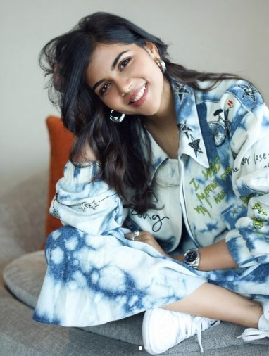 ക്യൂട്ട് ഒപ്പം സ്റ്റൈലിഷും.. കല്യാണി പൊളിച്ചെന്ന് സോഷ്യല്‍ മീഡിയ.. കാണാം ചിത്രങ്ങള്‍