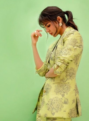 ക്യൂട്ട് ഒപ്പം സ്റ്റൈലിഷും.. കല്യാണി പൊളിച്ചെന്ന് സോഷ്യല്‍ മീഡിയ.. കാണാം ചിത്രങ്ങള്‍