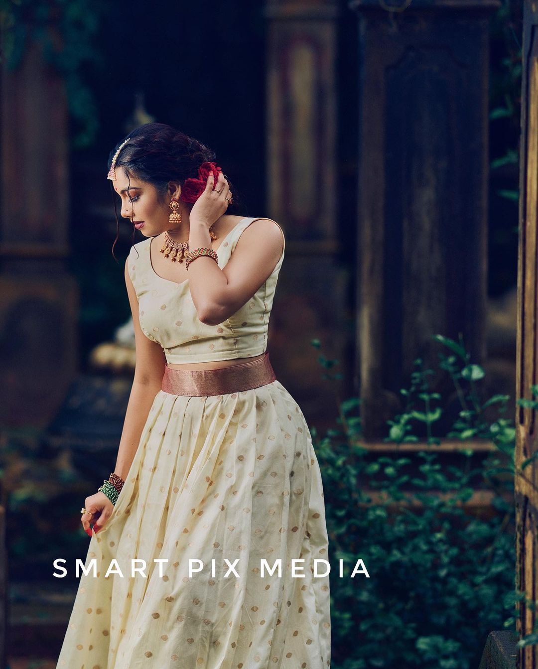  മോളേ ദിലൂ...ഇതു മോഡേണ്‍ നാഗവല്ലി.. സൗന്ദര്യവും മെയ് വഴക്കവും.. വീണ്ടും പൊളിച്ചു.. വൈറല്‍ ഫോ‌ട്ടോകള്‍