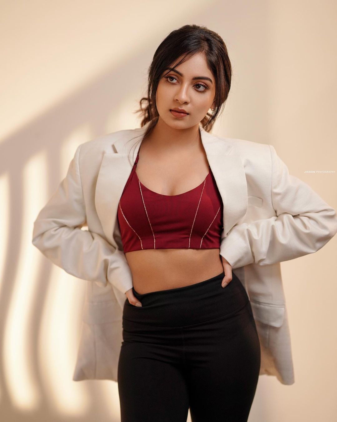 ഗ്ലാമറസ് ലുക്കില്‍ പൊളിച്ചടുക്കി താരപുത്രി: ഇഷാനി കൃഷ്ണയുടെ പുതിയ ഫോട്ടോകള്‍ വൈറല്‍