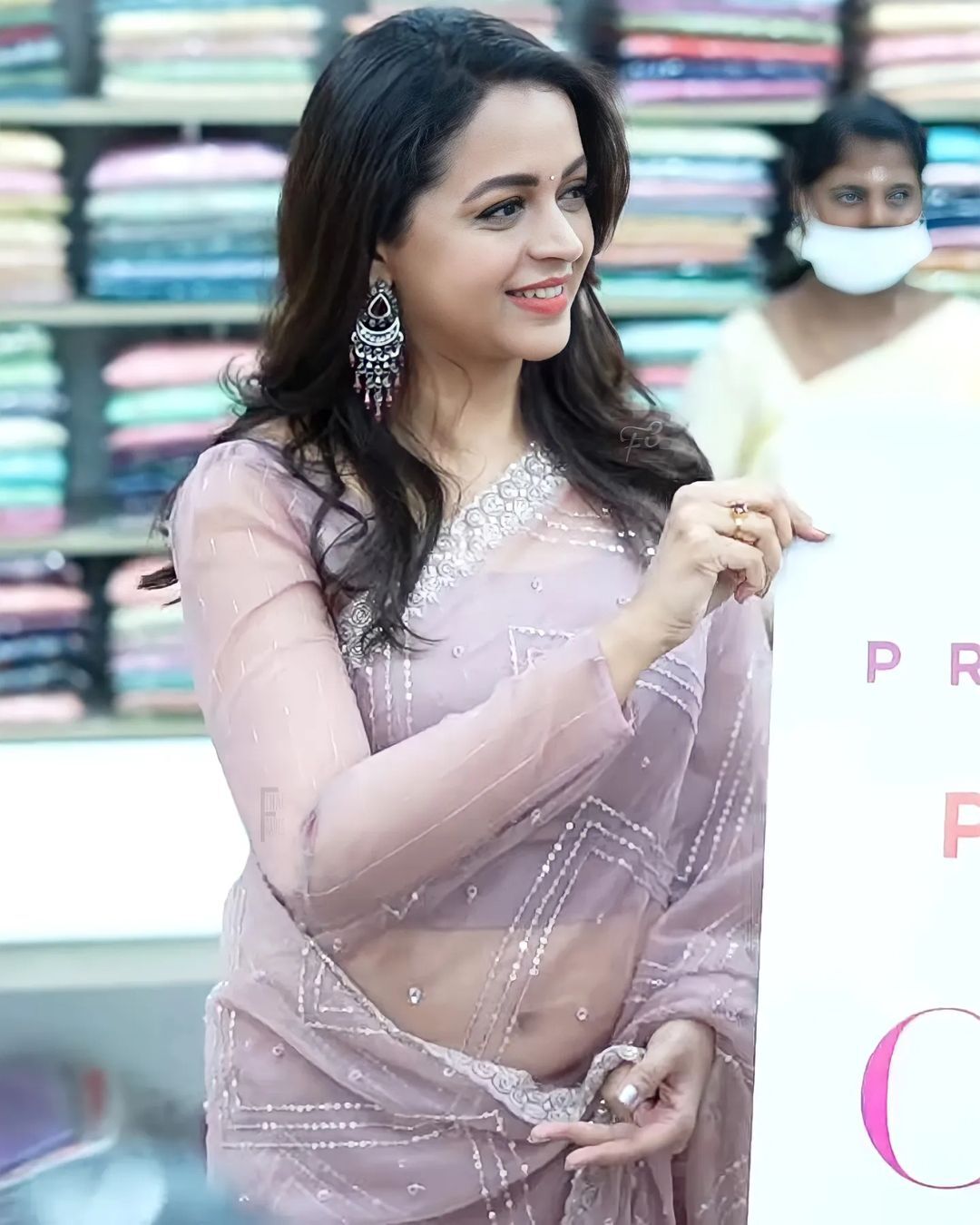 ഇതാ സാരിയില്‍ പൊളിച്ചടുക്കുന്ന ഭാവന: ഗംഭീര ലുക്കെന്ന് ആരാധകർ, വൈറലായി ചിത്രങ്ങള്‍