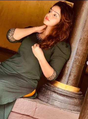 ചുരിദാറില്‍ സുന്ദരിയായി മാളവിക... ക്യൂട്ട് എന്ന് ആരാധകര്‍, പുത്തൻ ഫോട്ടോഷൂട്ടും സൂപ്പര്‍ഹിറ്റ്