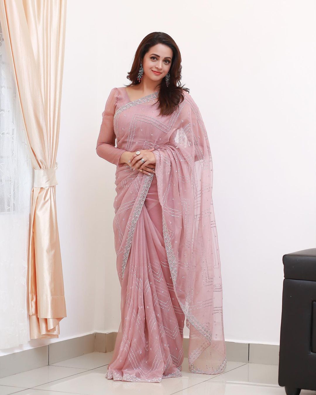 'ഭാവന ഈസ് ബാക്ക്...സാരിയിൽ അപ്പപ്പ എന്തൊരു ലുക്ക്, ';വൈറൽ ഫോട്ടോസ്