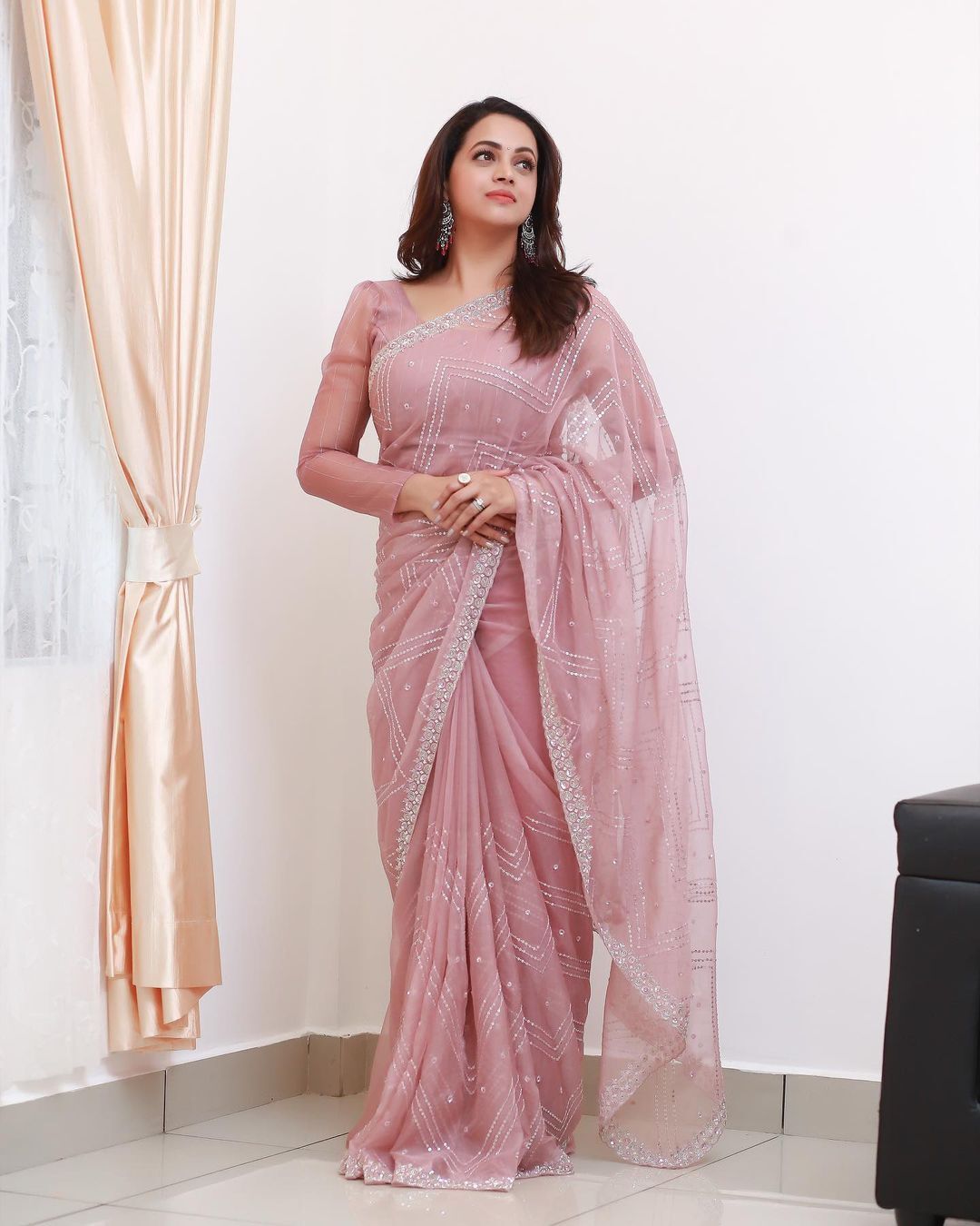 'ഭാവന ഈസ് ബാക്ക്...സാരിയിൽ അപ്പപ്പ എന്തൊരു ലുക്ക്, ';വൈറൽ ഫോട്ടോസ്