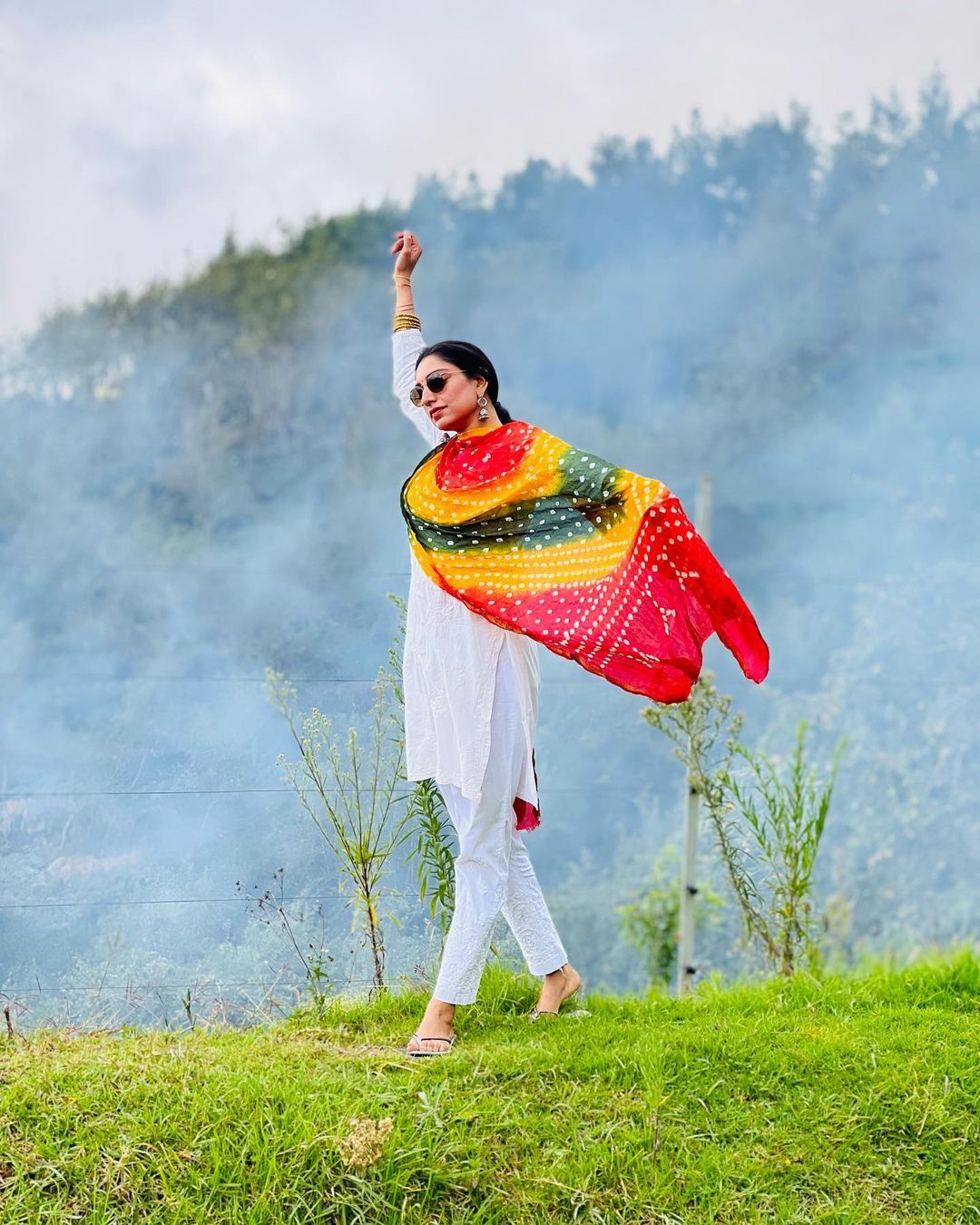 എന്താ റിതൂ... വെയിലത്ത് കിടന്ന് ഉറങ്ങിപ്പോയോ: വ്യത്യസ്ത ചിത്രങ്ങളുമായി റിതു മന്ത്ര