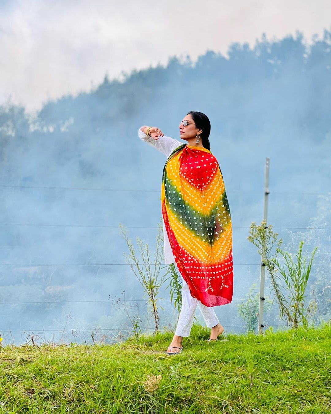 എന്താ റിതൂ... വെയിലത്ത് കിടന്ന് ഉറങ്ങിപ്പോയോ: വ്യത്യസ്ത ചിത്രങ്ങളുമായി റിതു മന്ത്ര