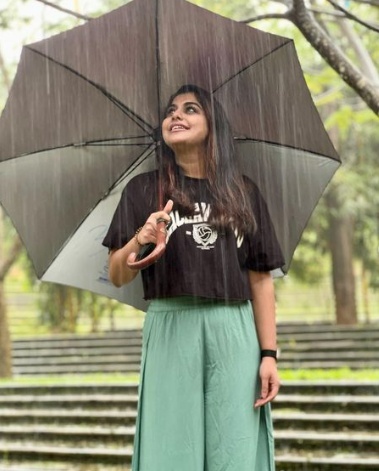 വെറൈറ്റി ഫോട്ടോഷൂട്ടുമായി മീര നന്ദൻ.... ഏറ്റെടുത്ത് ആരാധകര്‍ ... കാണാം ചിത്രങ്ങള്‍