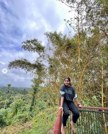 വെറൈറ്റി ഫോട്ടോഷൂട്ടുമായി മീര നന്ദൻ.... ഏറ്റെടുത്ത് ആരാധകര്‍ ... കാണാം ചിത്രങ്ങള്‍