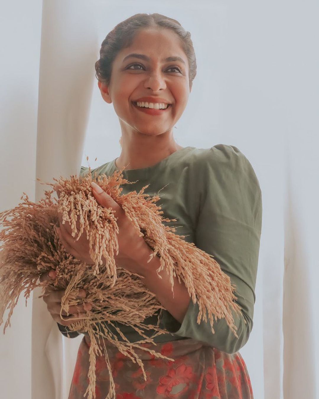 'പൂർണിമ ഇത് എന്ത് ഭാവിച്ചാണ് ഇങ്ങനെ?'; സ്ലീവ്ലെസ് ബ്ലൗസും സാരിയും.. വീണ്ടും തകർപ്പോട് തകർപ്പ്..വൈറൽ ചിത്രങ്ങൾ