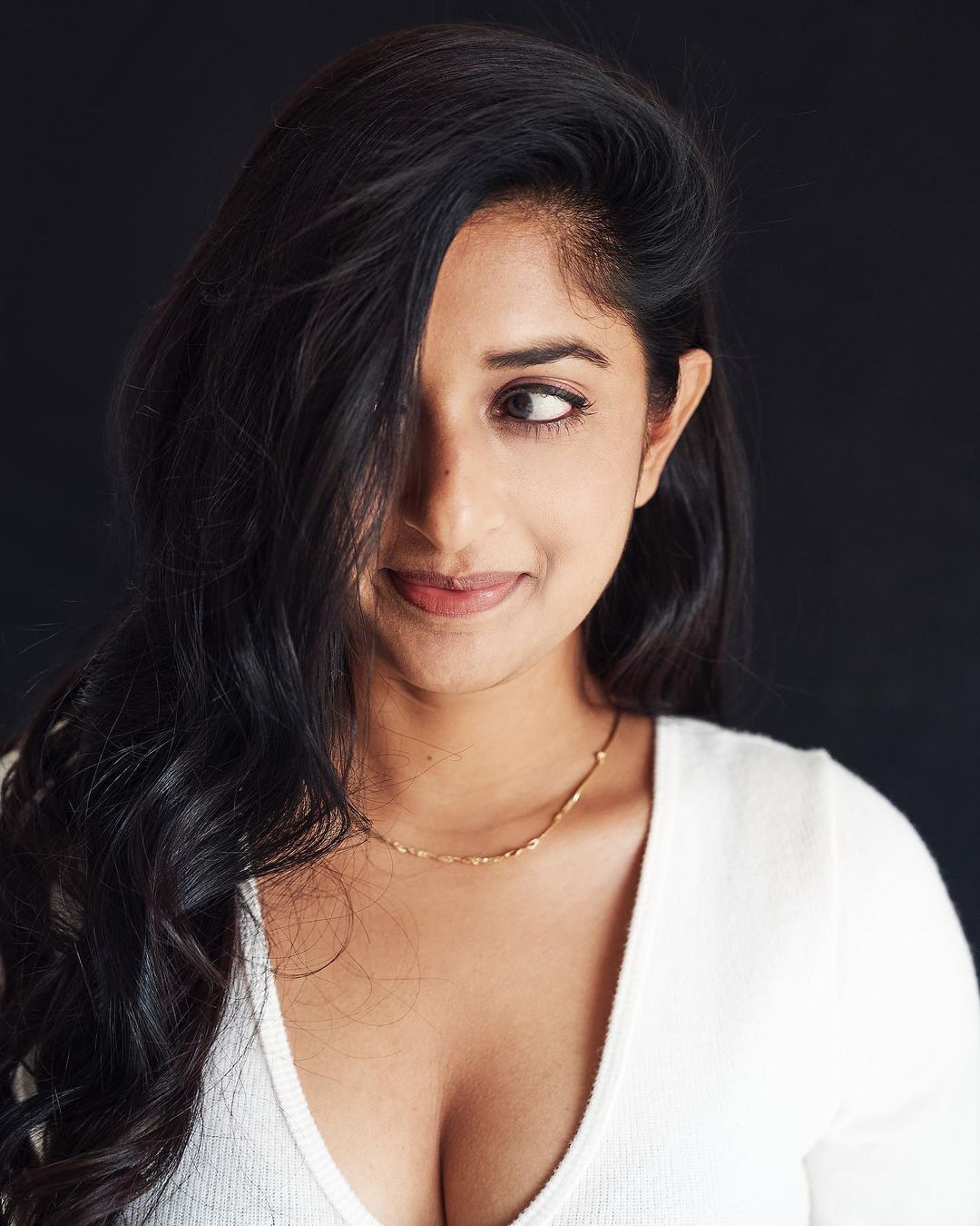 വിശ്വാസം വരുന്നില്ലേ.. ഇത് നമ്മുടെ മീരാജാസ്മിന്‍ തന്നെയാണ്: വൈറലായി  താരത്തിന്റെ ഗ്ലാമർ ഫോട്ടോ  ഷൂട്ട്