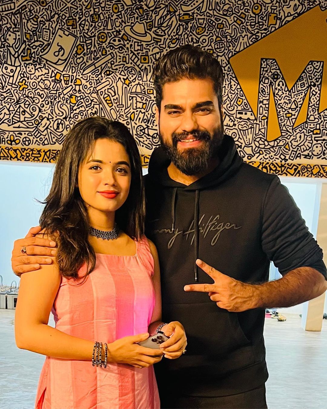  'ഇത് ദിൽഷയോടുള്ള റോബിന്റെ പ്രതികാരം തന്നെ'; പാട്ട് കേട്ട് ഞെട്ടി ആരാധകർ, വല്ലാത്ത മറുപടിയെന്ന്