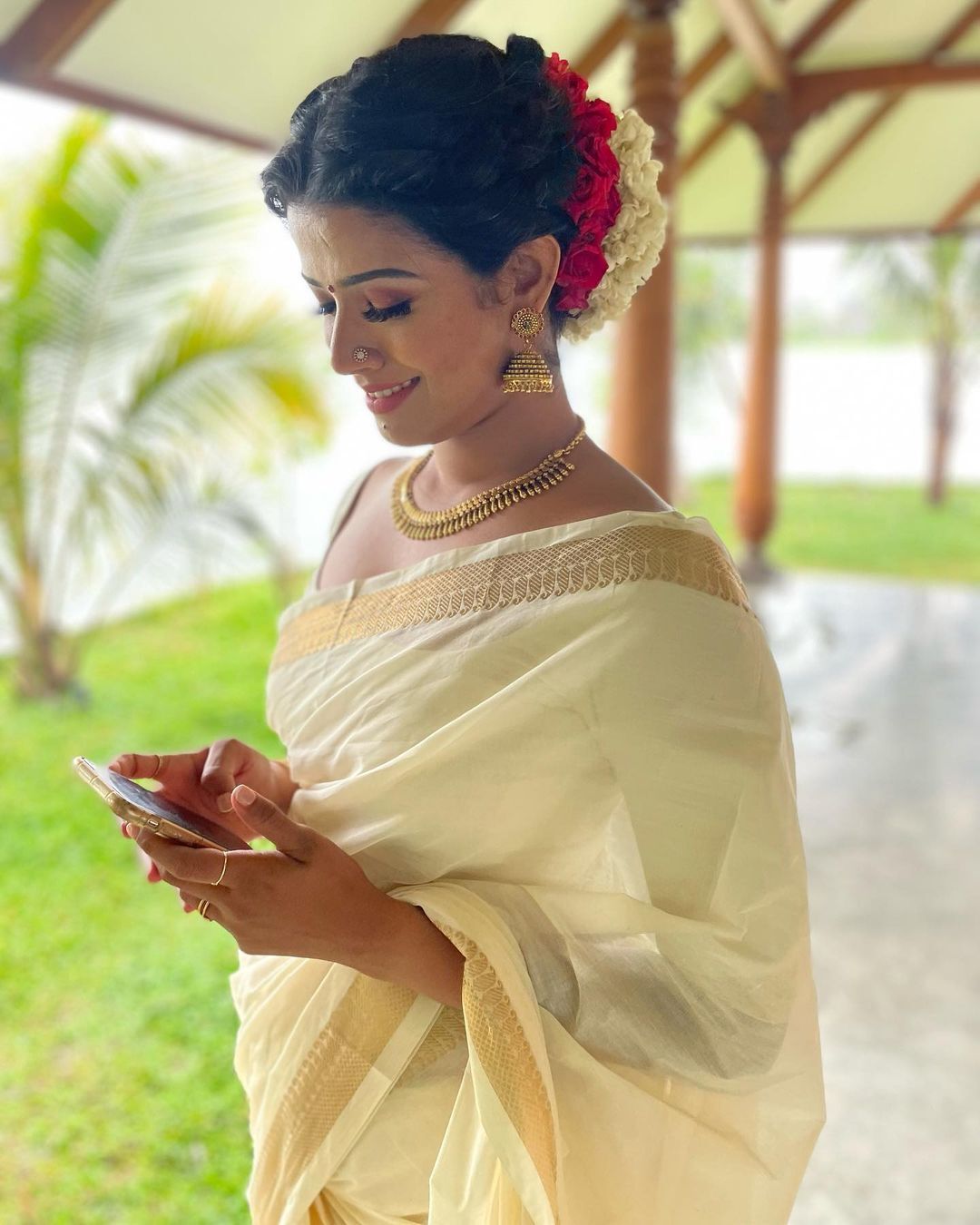 അമൃതയെ ചേർത്ത് നിർത്തി ചുംബിച്ച് ഗോപി സുന്ദർ; ഇതാണോ ഓണസമ്മാനമെന്ന് ആരാധകർ, വൈറല്‍ ചിത്രങ്ങള്‍