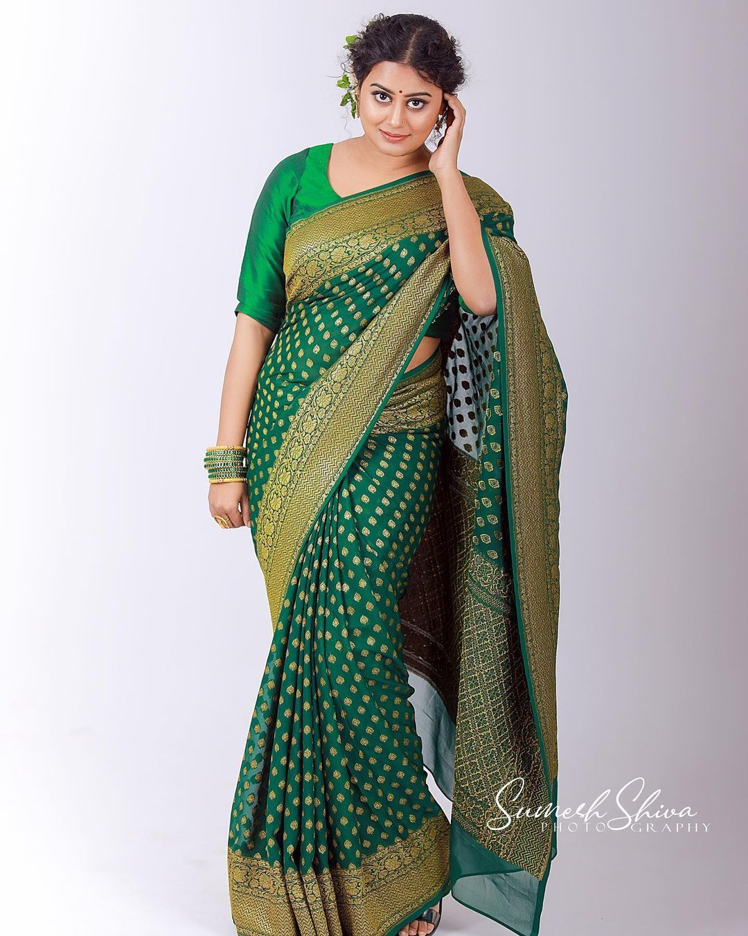 സാരിയില്‍ മാരക ലുക്കില്‍ അന്‍സിബ ഹസ്സന്‍: സാരിയിലാണ് ഞാന്‍ കൂടുതല്‍ സുന്ദരിയെന്ന് താരവും-വൈറലായി ചിത്രങ്ങള്‍