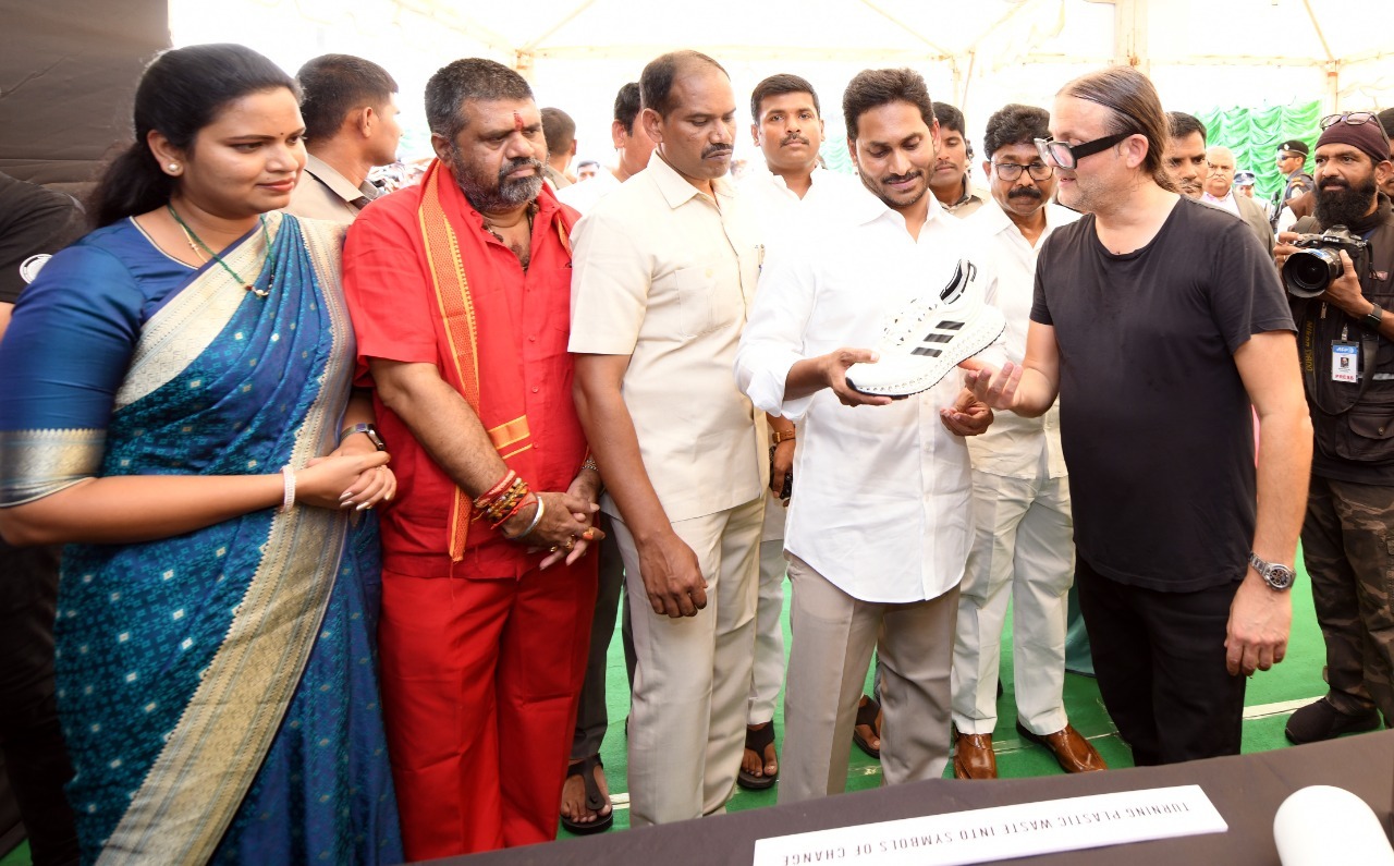 ఏపీలో ప్లాస్టిక్ ఫ్లెక్సీలపై బ్యాన్.. విశాఖ వేదికగా సీఎం జగన్ ప్రకటన