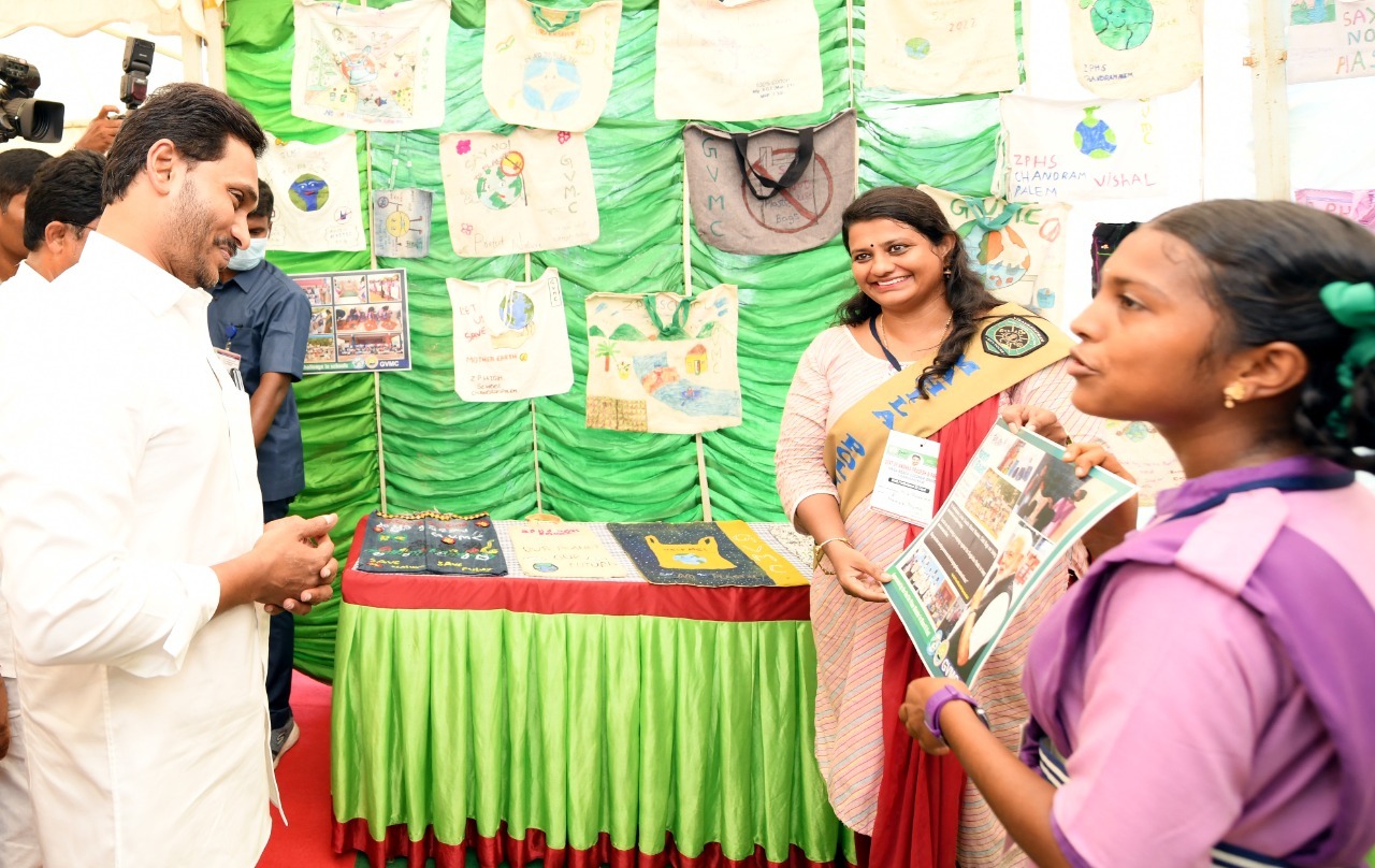 ఏపీలో ప్లాస్టిక్ ఫ్లెక్సీలపై బ్యాన్.. విశాఖ వేదికగా సీఎం జగన్ ప్రకటన