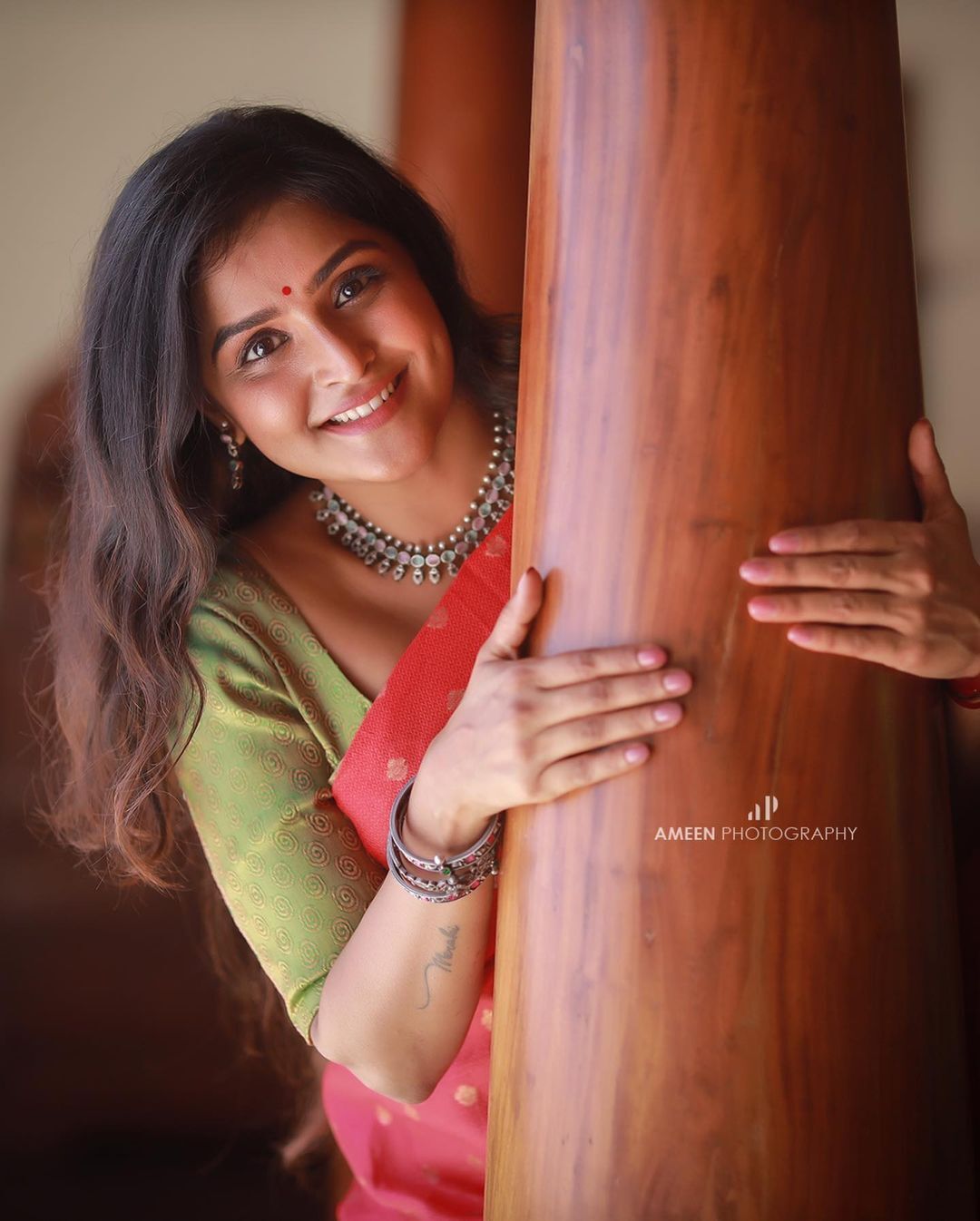 സാരിയിലെത്തിയാല്‍ പിന്നെ ഒരു പ്രത്യേക ലുക്കാണ്; ഒരു രക്ഷയുമില്ല സാറേ, ശ്രദ്ധേയമായി രമ്യ നമ്പീശന്റെ പുതിയ ചിത്രം