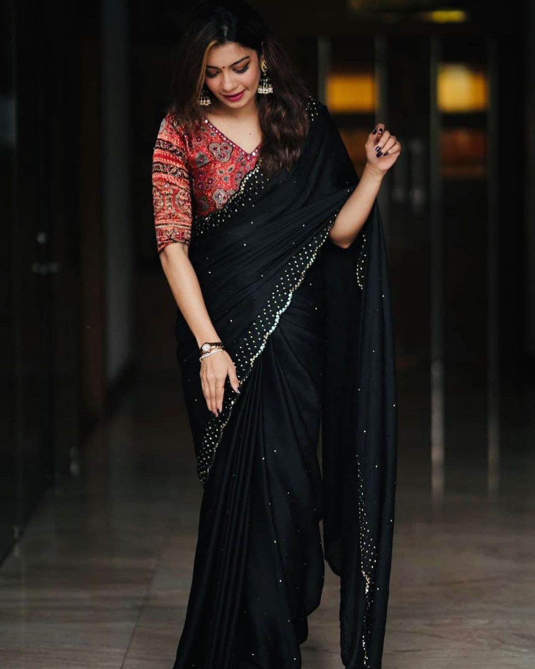 സാരിയില്‍ അതിമനോഹരിയാണ് ദില്‍ഷ പ്രസന്നന്‍: ക്യൂട്ട്നെസ്സിനും 	ഒരു കുറമില്ല, പുത്തന്‍ ചിത്രങ്ങള്‍ കാണം