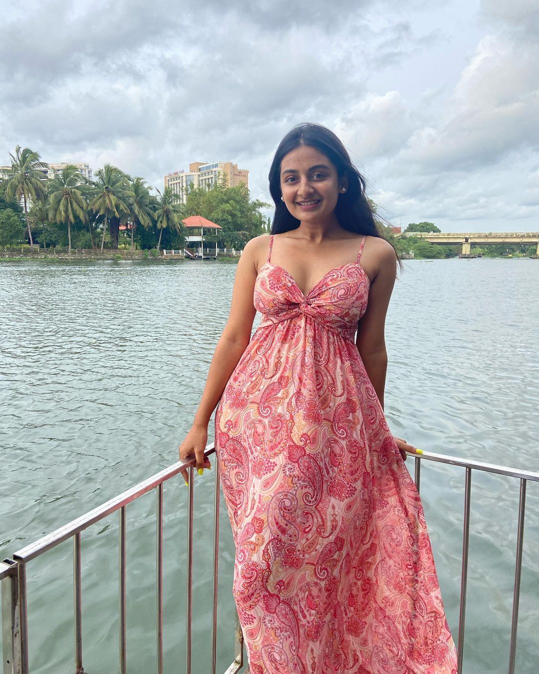   ക്യൂട്ട്, സ്റ്റൈലിഷ് , സ്മാർട്ട് .... തരംഗമാകാൻ എസ്തറിന്റെ തകർപ്പൻ ഫോട്ടോഷൂട്ട്... കാണാം ചിത്രങ്ങൾ